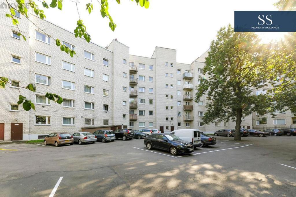 Sunny Apartment Near Bus Station Tallinn Exterior photo